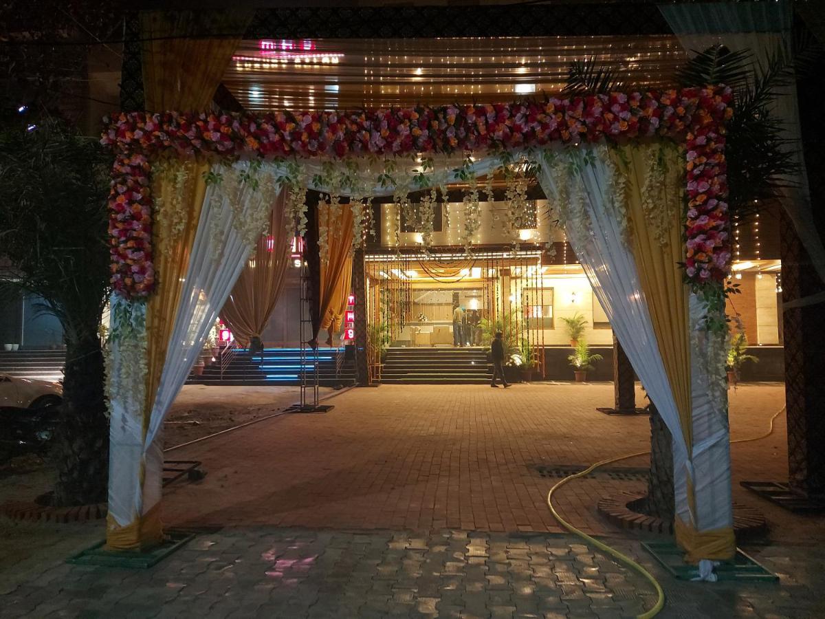 Hotel Endora Patiāla エクステリア 写真