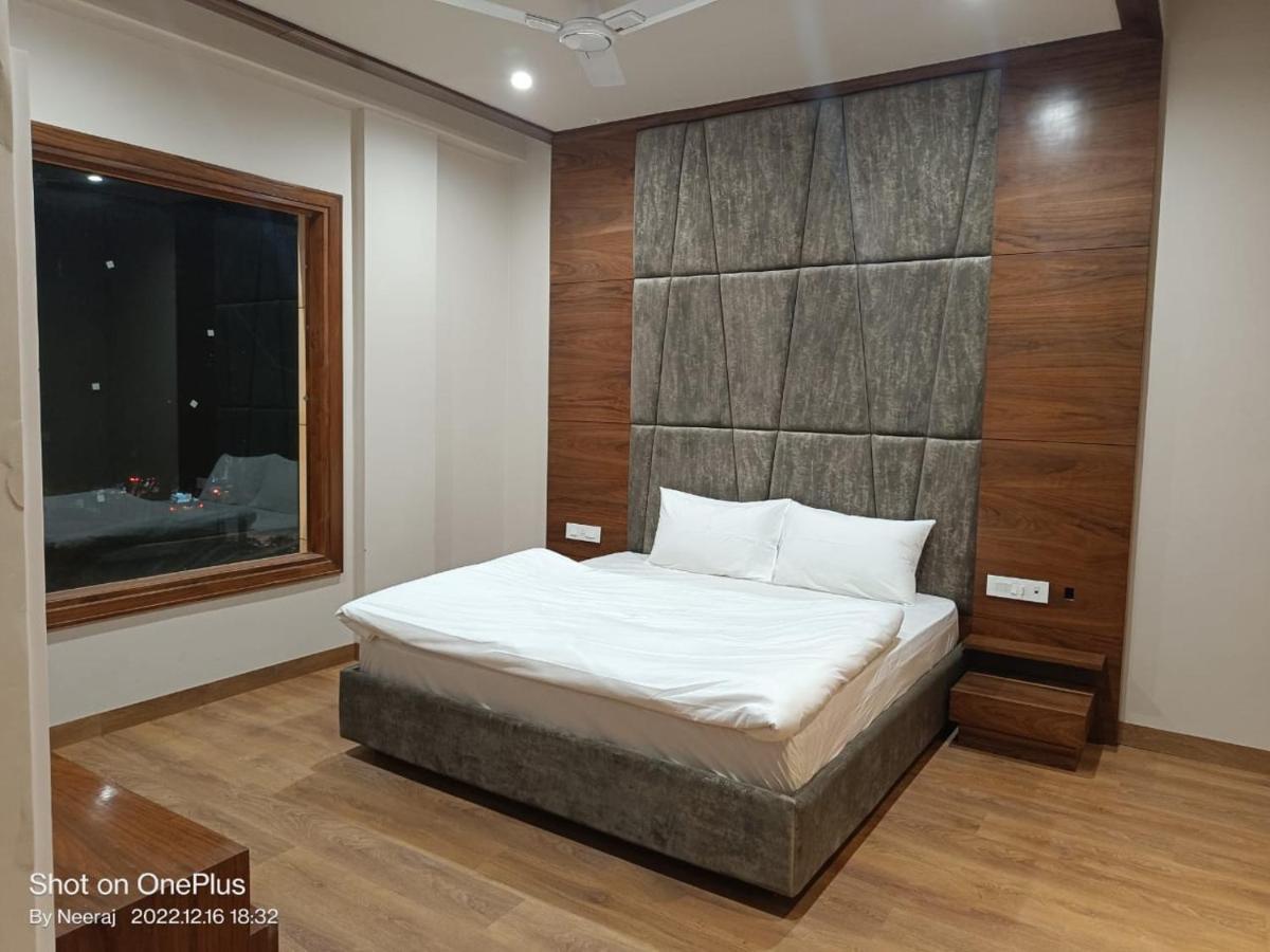Hotel Endora Patiāla エクステリア 写真