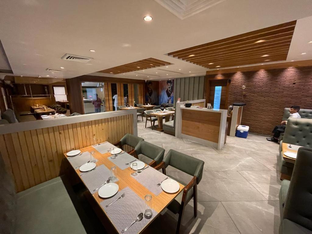 Hotel Endora Patiāla エクステリア 写真